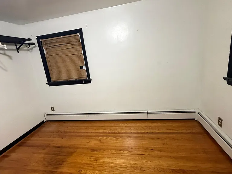 5917 Roosevelt Ave — Photo 4
