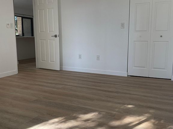 5th image of 1002 30th St #200