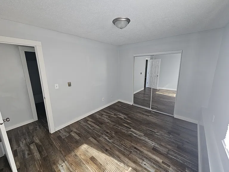 1097 Oakview Dr #5 — Photo 11
