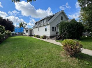 916 6th St NE, Devils Lake, ND 58301
