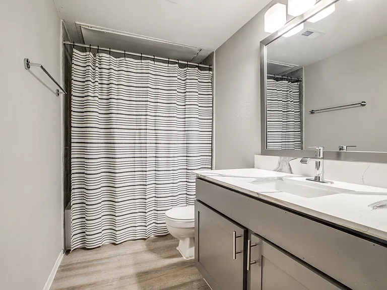 The Sutton Apartments — Photo 31