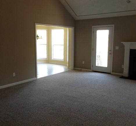 5th image of 383 Oak Tree Way