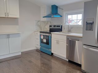 27 Friendly Rd #A2, Hicksville, NY 11801