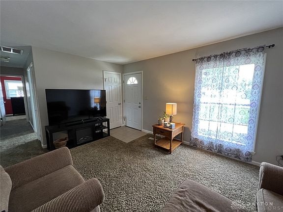 4th image of 304 Flanders Ave