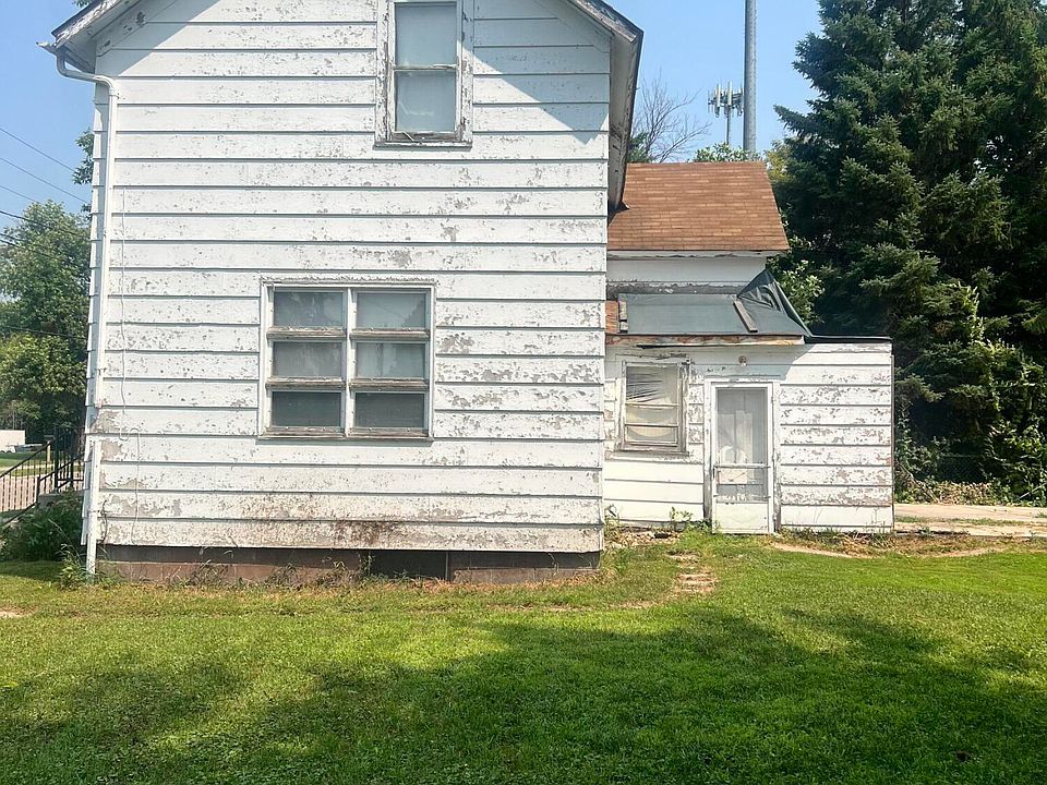 2nd image of 213 Maple St