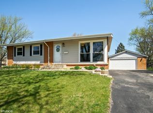 600 E Ironwood Dr, Mount Prospect, IL 60056