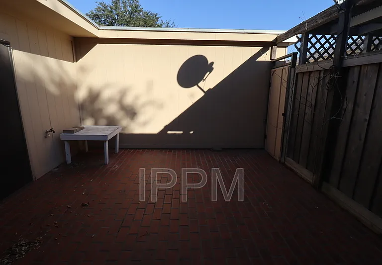 1716 Palm Valley Dr W — Photo 12