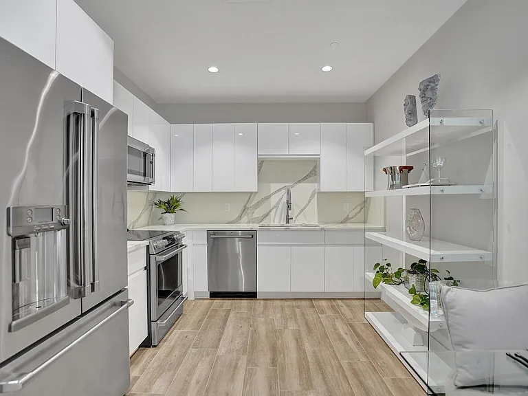41 SW Seminole St #310 — Photo 58