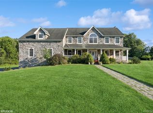 10 Willys Court, Rock Tavern, NY 12575