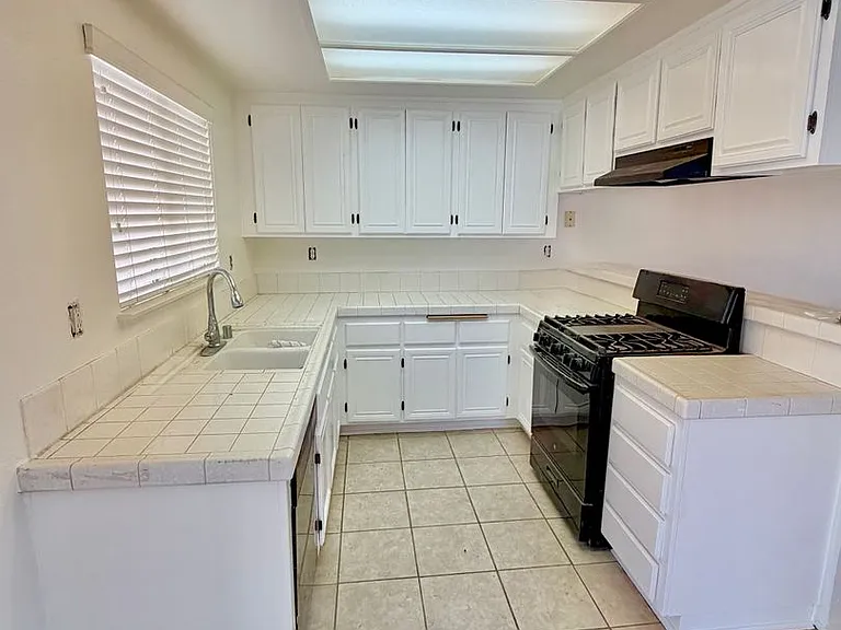 19952 Silvercrest Ln — Photo 3