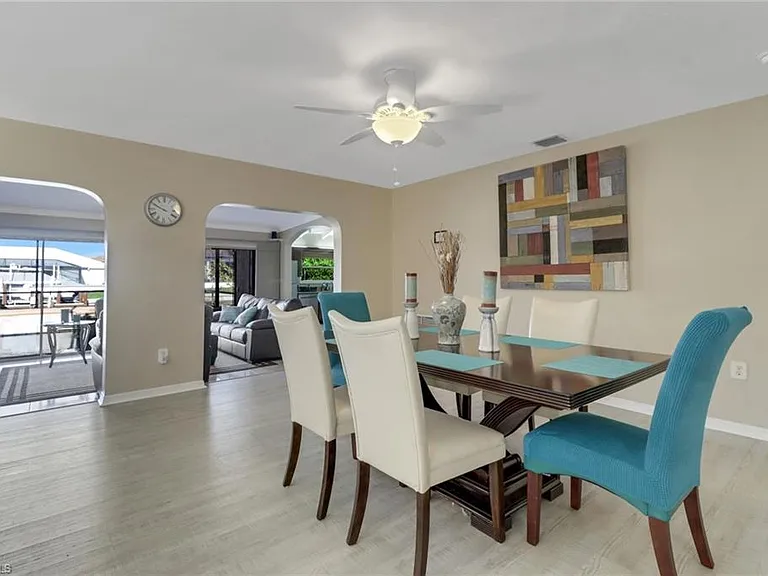 562 Goldcoast Ct — Photo 7