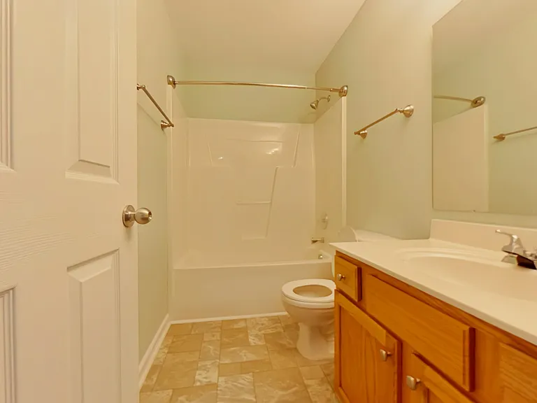 3926 Fountain Village Cir — Photo 16