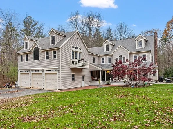 41 Maple St, Pepperell, MA 01463