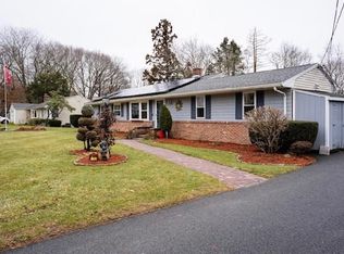 10 Bewlay Dr, Smithfield, RI 02828