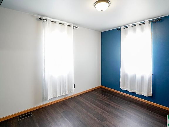 4th image of 3253 Court St