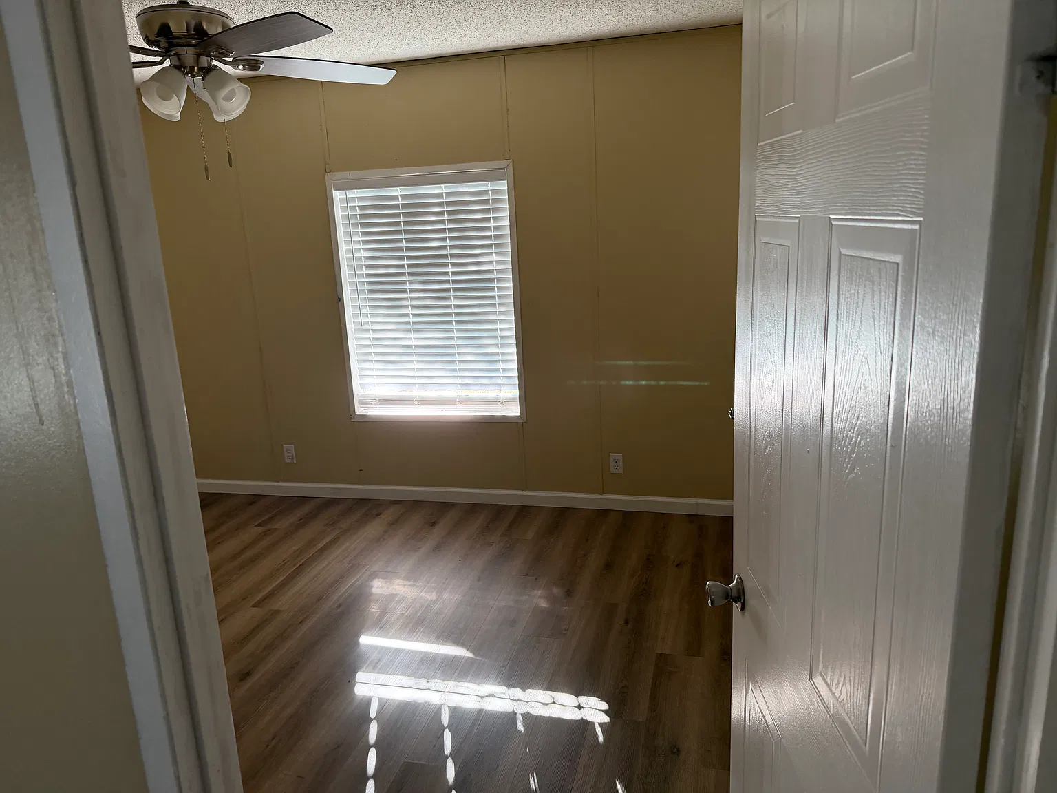 5 bed, 2432 sqft, $1,050 — Photo 4