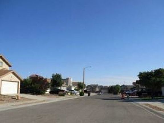 Exterior Neighborhood (street photo)