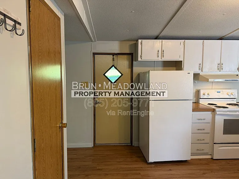 424 Patterson Rd — Photo 16