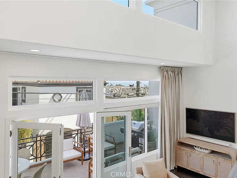 720 Manhattan Beach Blvd — Photo 22