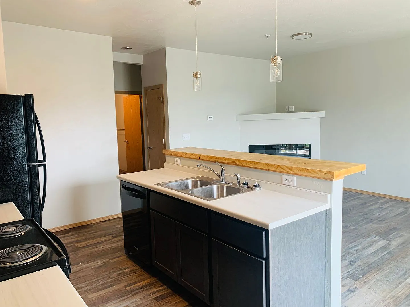 Maple Apartments — Photo 2