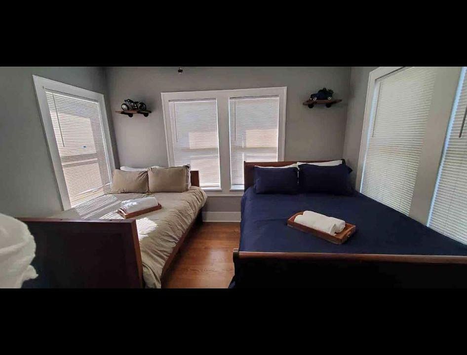 1st image of 721 Euclid Ave E