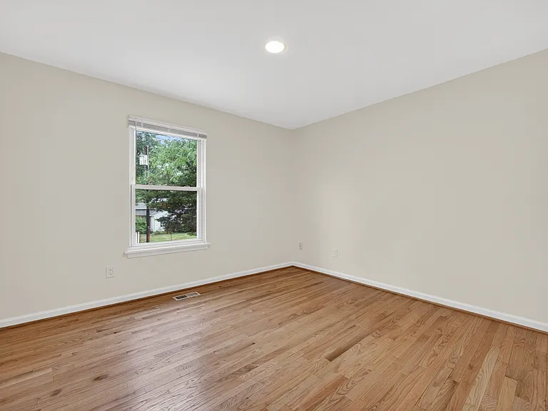 322 Howard Ave — Photo 17