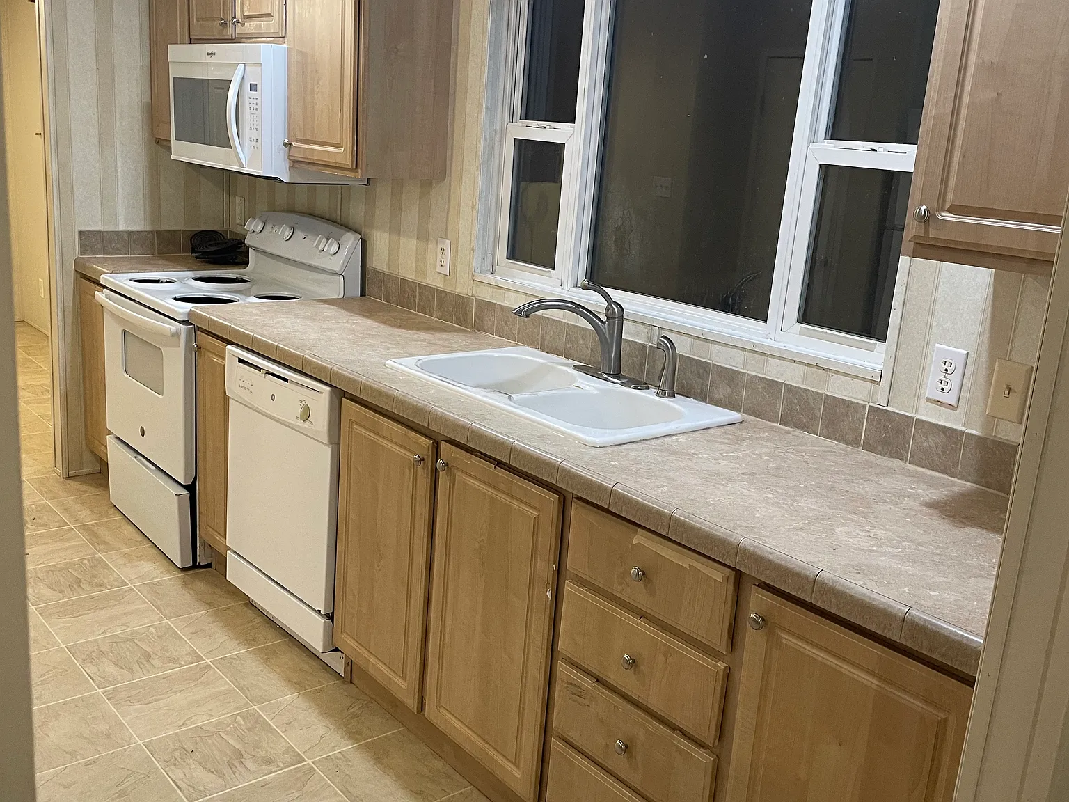 3 bed, 1450 sqft, $1,295 — Photo 3