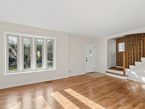 2nd image of 4140 N Pontiac Ave