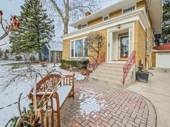 205 E Jefferson Ave, Wheaton, IL 60187