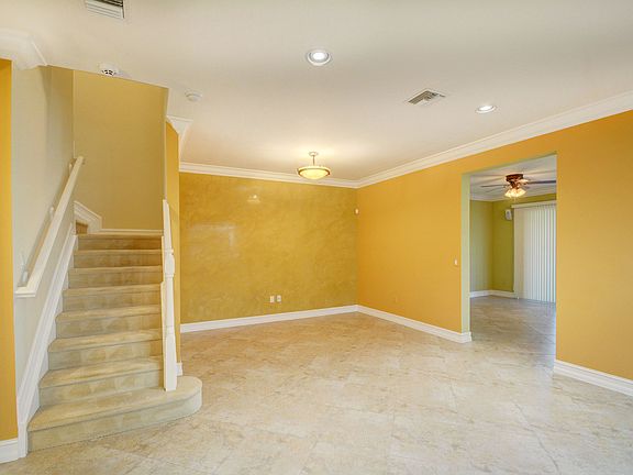 4th image of 127 Riverwalk Cir W