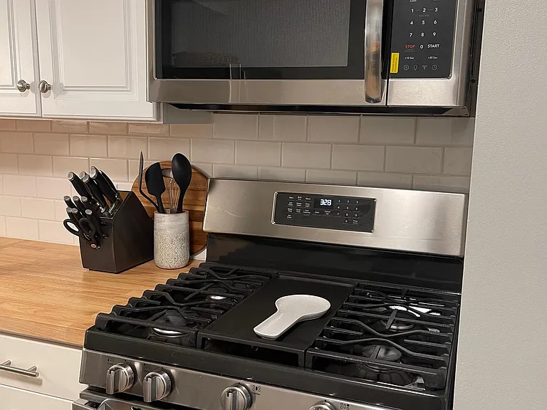421 E State St #3 — Photo 4