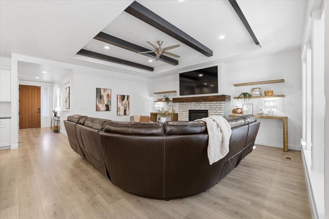 next background image