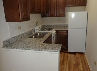 7064 N Sheridan Rd, Chicago, IL 60626