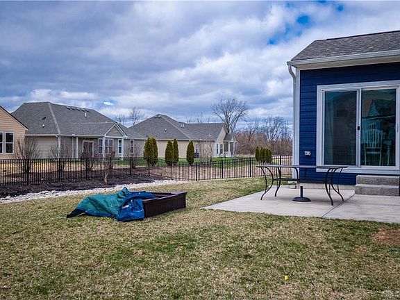 3rd image of 899 Sweeney Dr