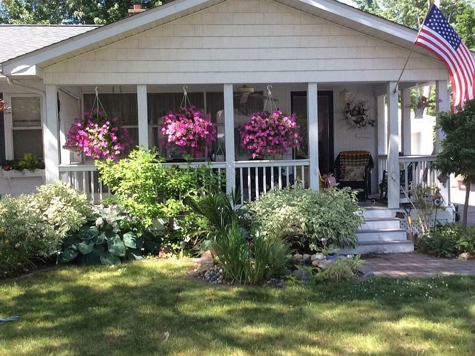 1st image of 327 North Dr