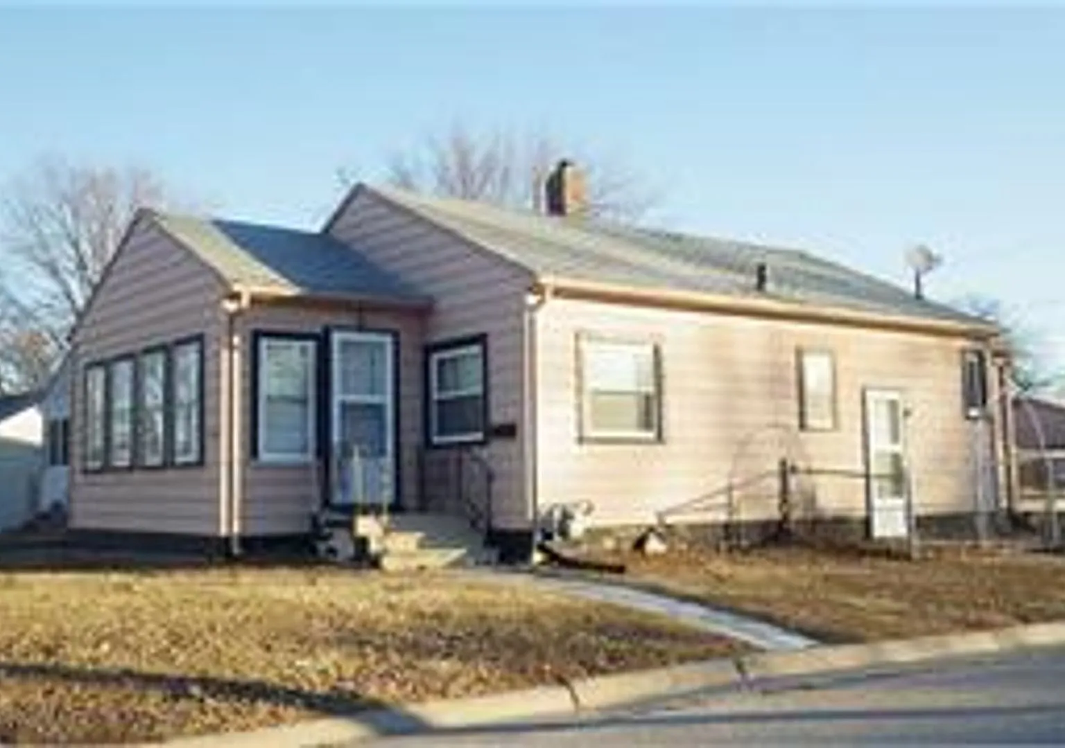 2 bedroom house — Photo 1