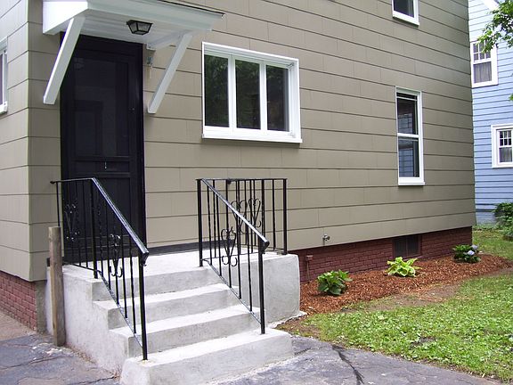 3rd image of 134 Woodlawn St