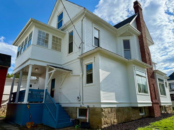 108 Marshall St, Mannington, WV 26582