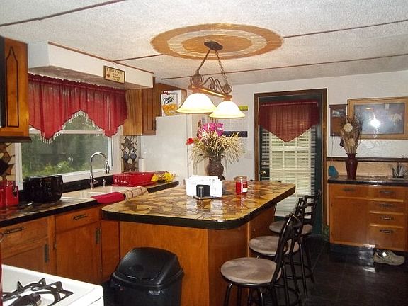 4th image of 166 W Clay Dr