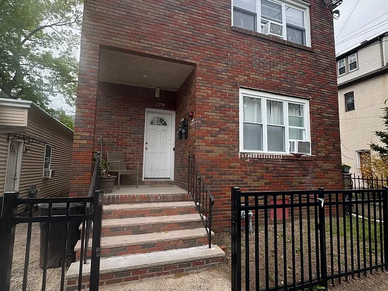 179 Ray St #2F — Photo 1