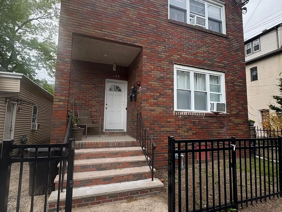 179 Ray St #2F