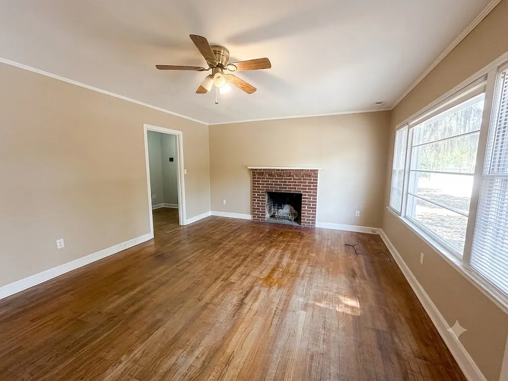 3 bed, 1600 sqft, $2,200 — Photo 4