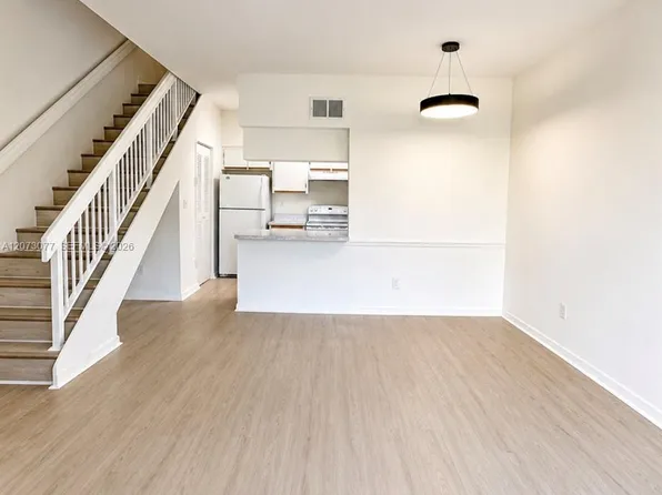 18316 NW 68th Ave APT I, Hialeah, FL 33015