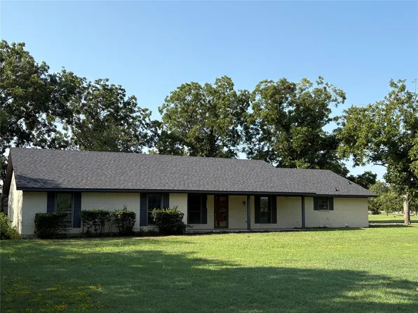 713 E Peel St, Pilot Point, TX 76258