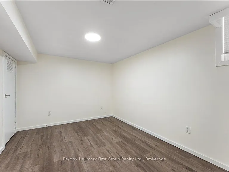 121 Ribblesdale Dr — Photo 16