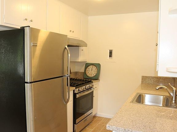 4th image of 222 W Mission St APT 1