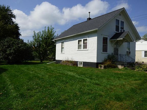 4th image of 130 1st Ave SE