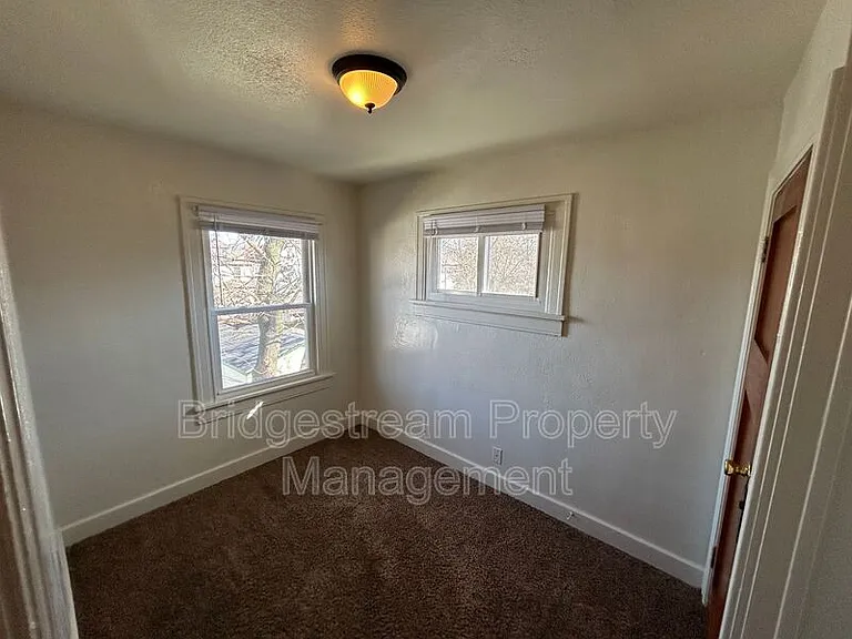 1038 Walnut Hill Pl — Photo 7