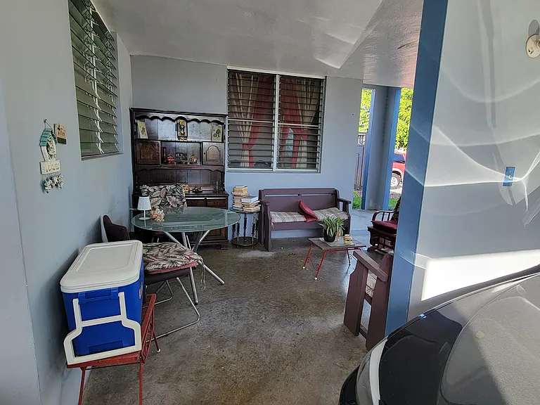 Driveway1 with outdoor seating and dining table