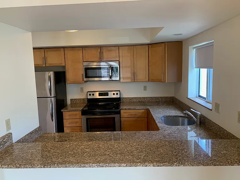 348 Franklin St #301 — Photo 25